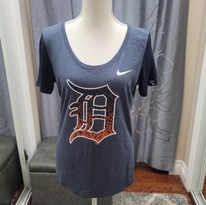 Women Nike/Tigers tshirt
